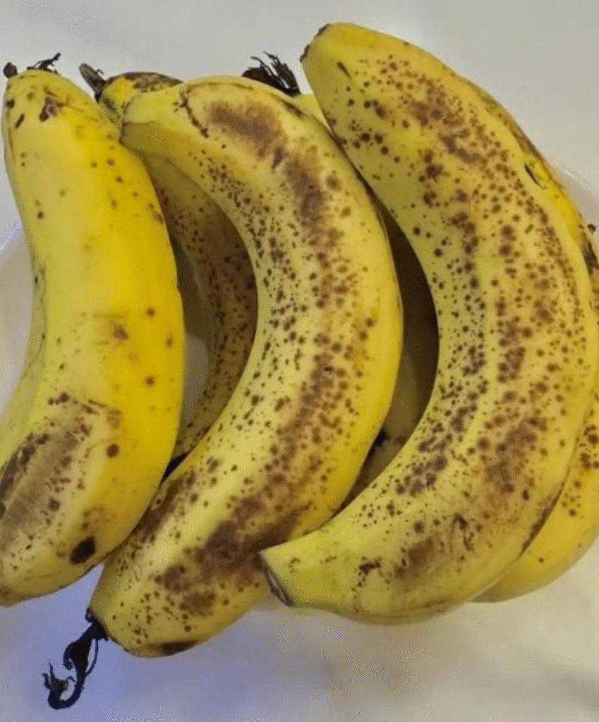What Really Happens When You Eat a Banana Before Bed: A Science-Based Analysis