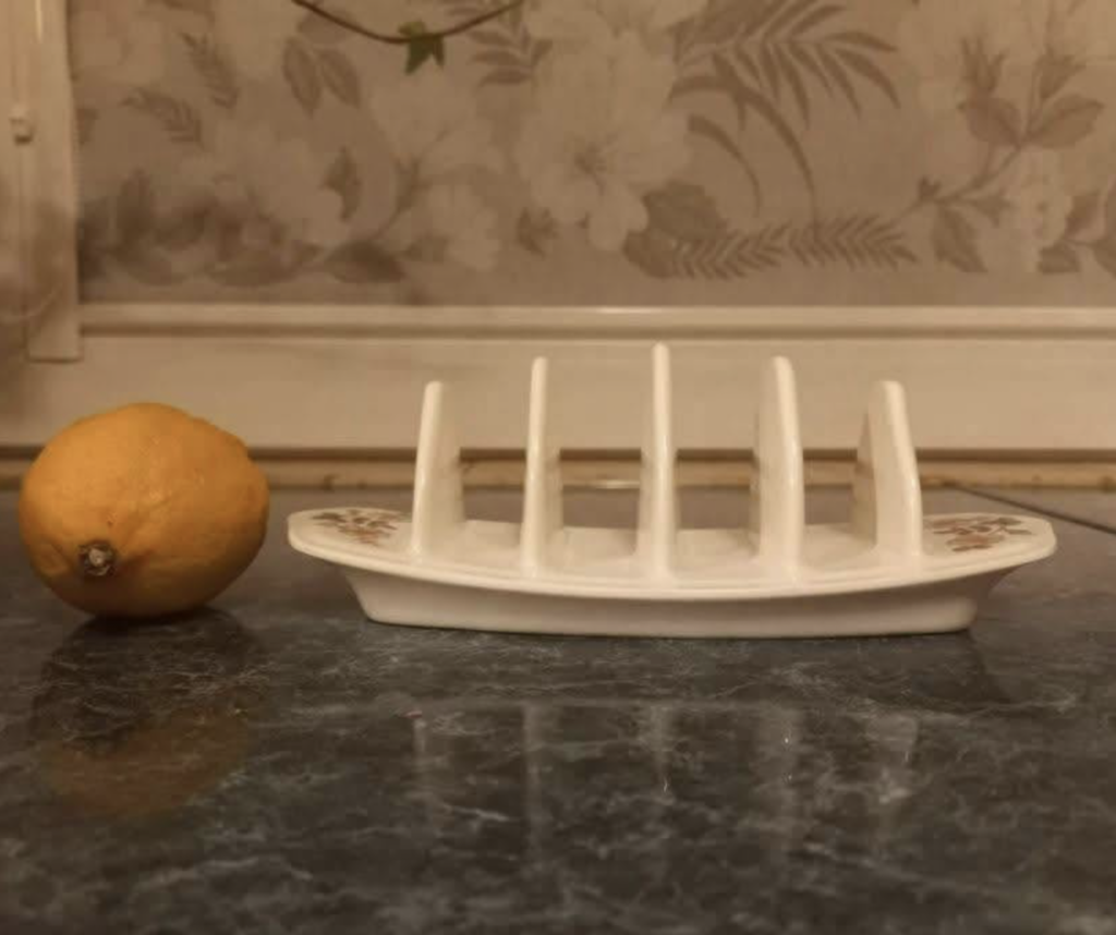 Viktorianische Eleganz: Den Charme antiker Frühstücksaccessoires neu entdecken