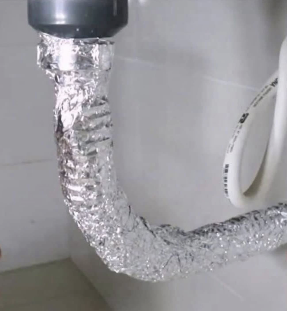 Warum Sie Aluminiumfolie um die Abflussrohre im Badezimmer wickeln sollten