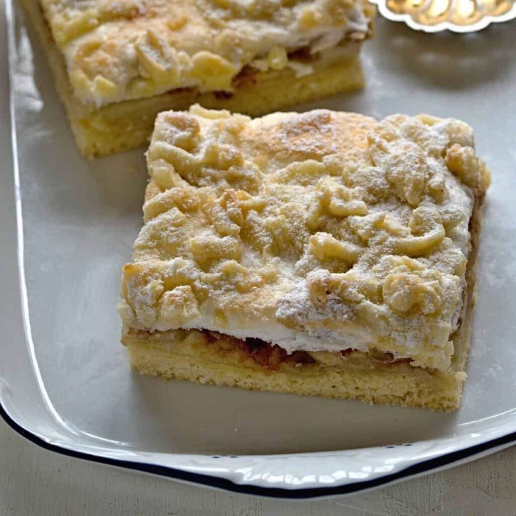 Tschechischer Apfelkuchen mit Baiser – Hraběnčiny řezy