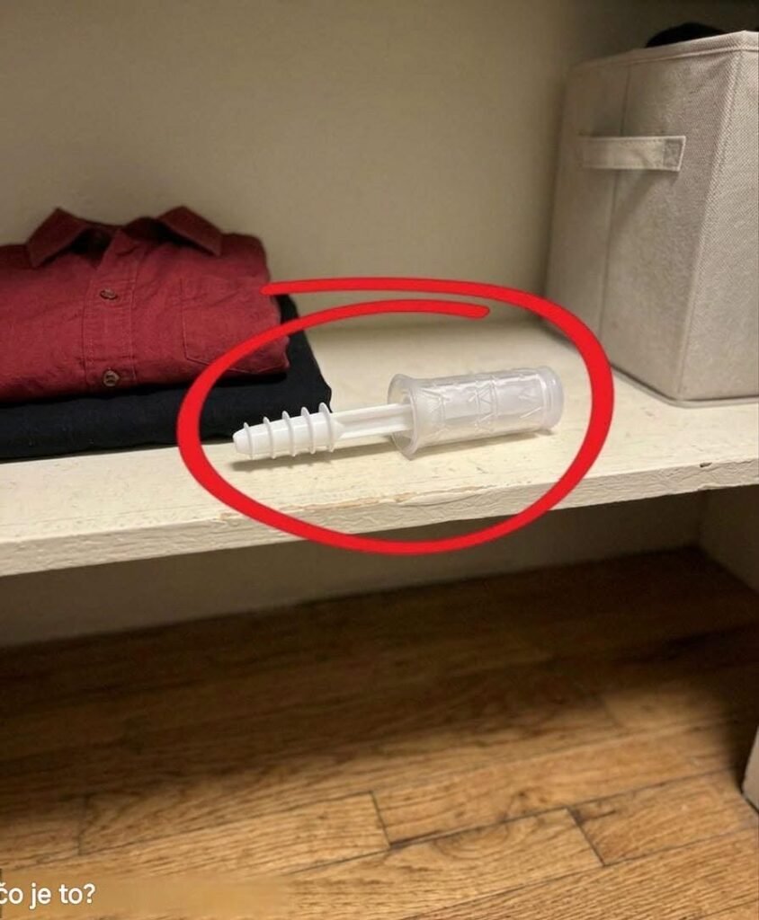 Ich öffnete den Kleiderschrank meiner Frau – und was ich darin fand, konnte ich einfach nicht verstehen