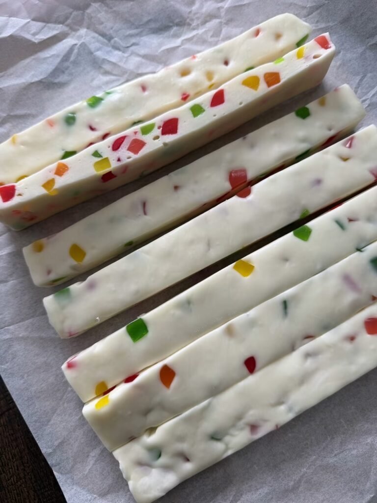 Omas Jelly Candy – Hausgemachter Nougat mit Gummibonbons und weißer Schokolade